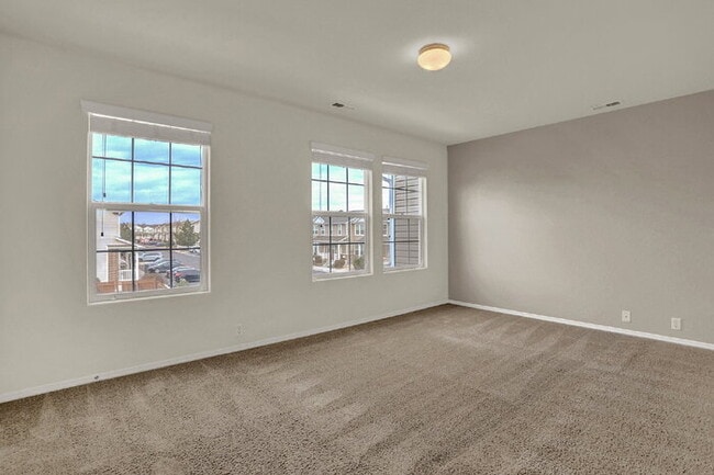 Building Photo - Updated 2-Bed Townhome Just Minutes from F...