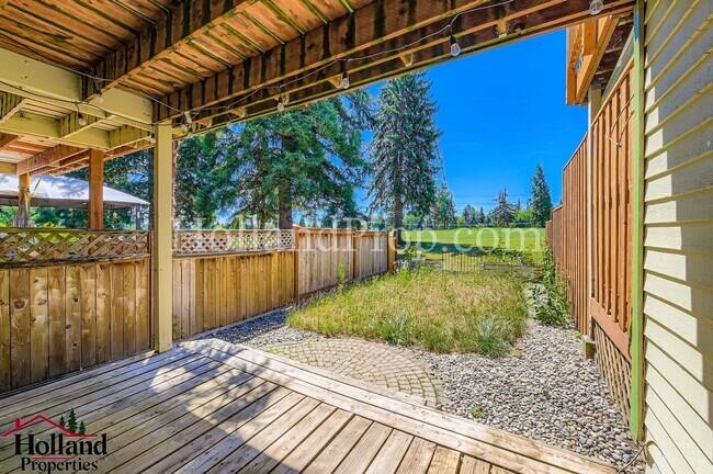 Building Photo - Charming Home Near Parks and Trails in Por...