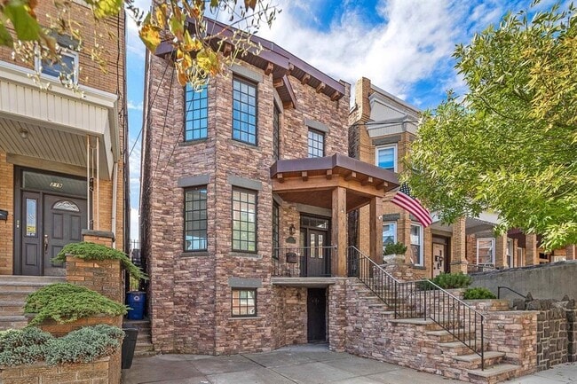 Building Photo - 221 Angelique St