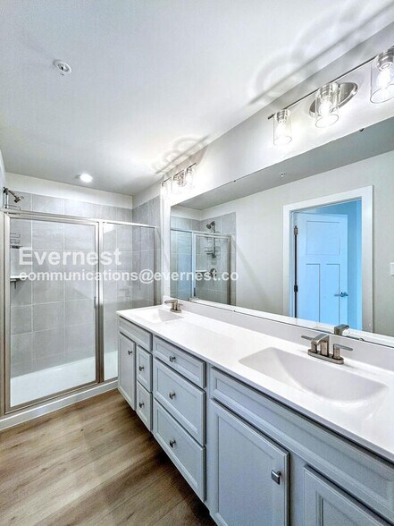 Building Photo - 12112 Calgary Lp