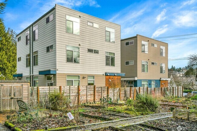Building Photo - 5203A Ravenna Ave NE