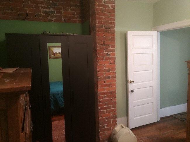 bedroom - 5008 Beaumont Ave