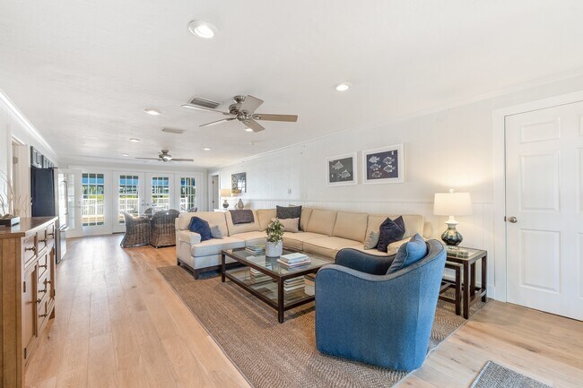 Building Photo - 161 1st St E