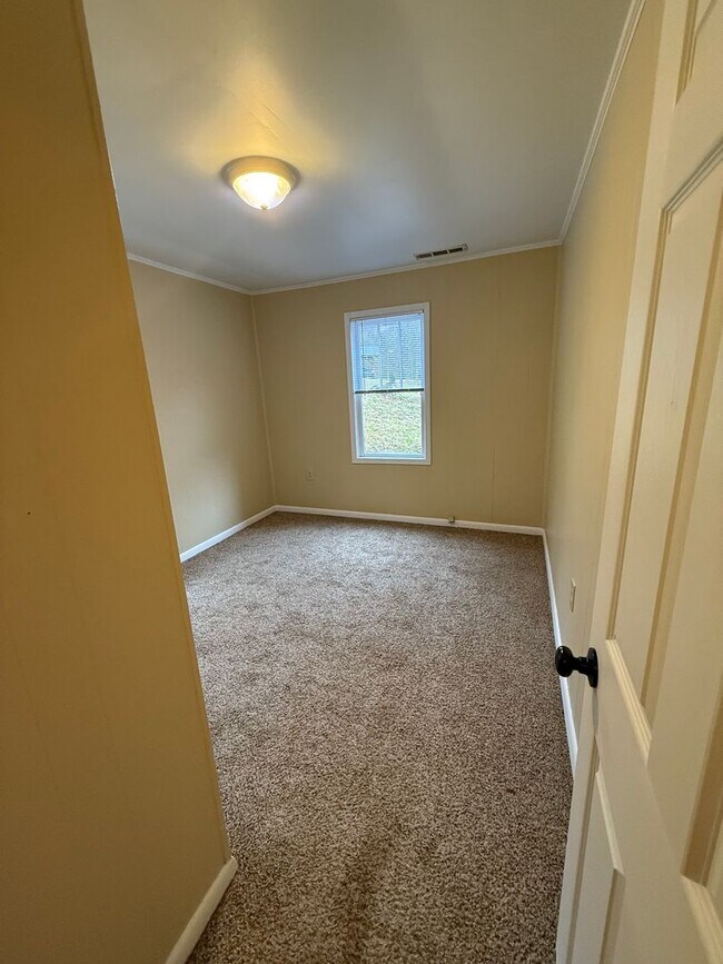 Building Photo - Hayesville Farmhouse