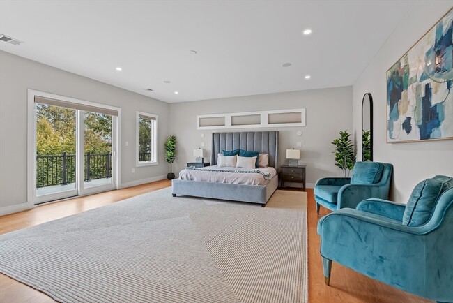 Building Photo - 5 Colonial Rd