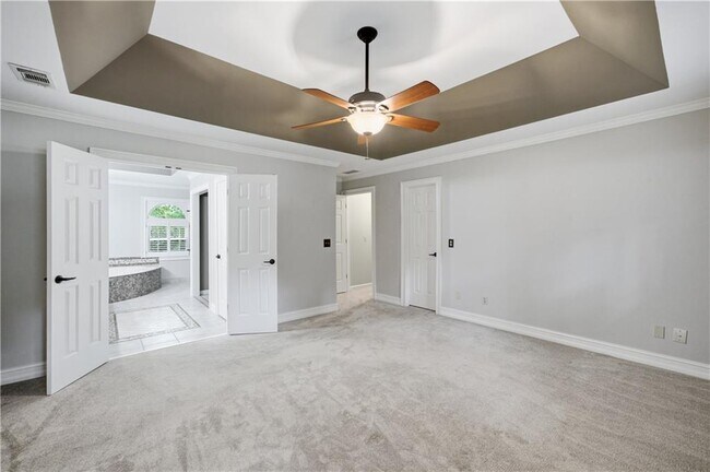 Building Photo - 5525 Hampstead Way