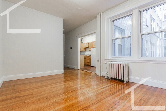 Building Photo - Spacious 1-Bedroom, Bright Unit in Fenway
