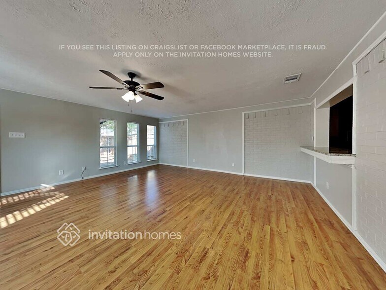 Building Photo - 1301 Clearview Dr