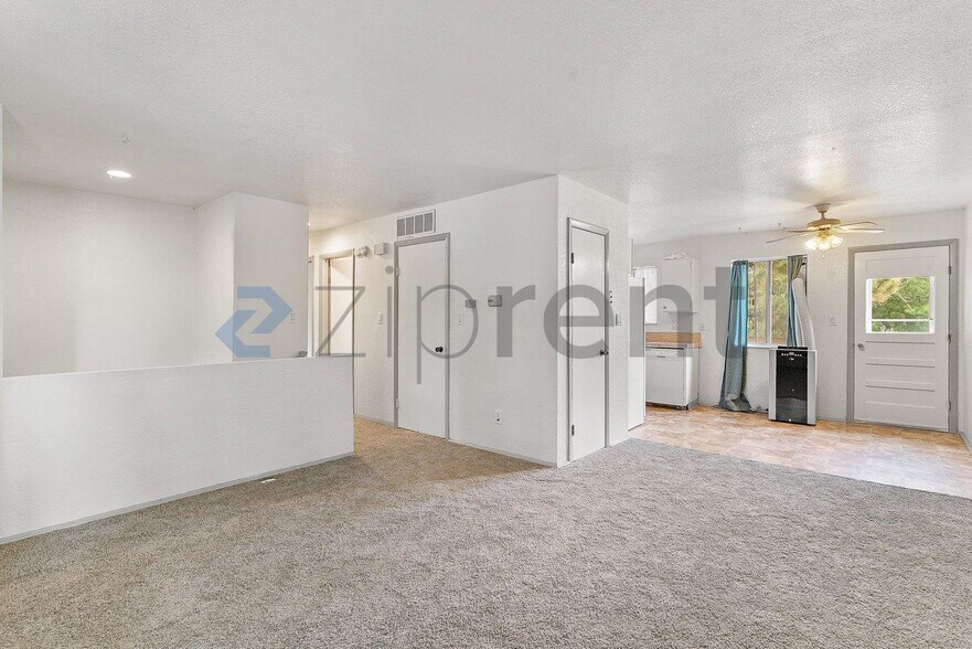 Building Photo - Unit
