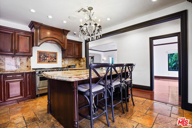 Building Photo - 309 N Doheny Dr