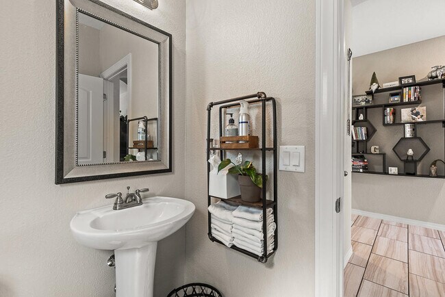 Building Photo - 14821 Tierra Escape Ave