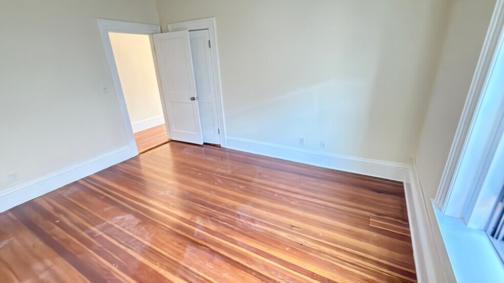 Building Photo - 1563 Beacon St