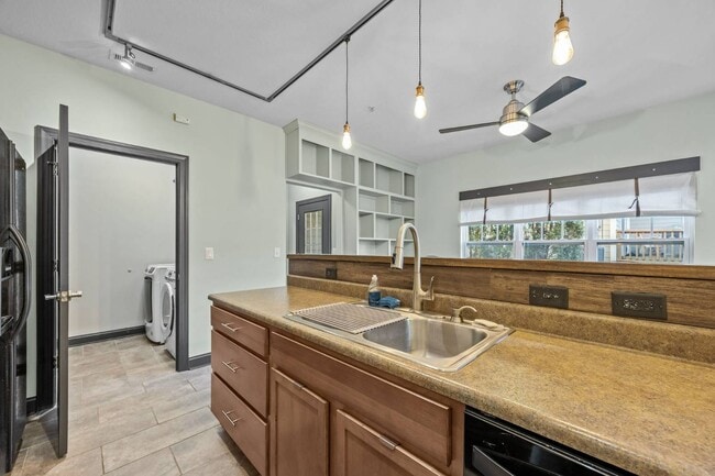 Building Photo - 123 Foxden Dr