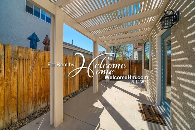 Building Photo - Beautiful Single Story Home In Double Diam...
