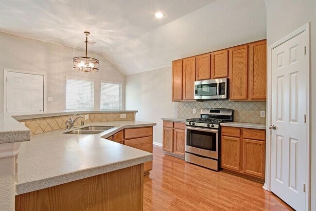 Building Photo - 9912 Western Ridge Way