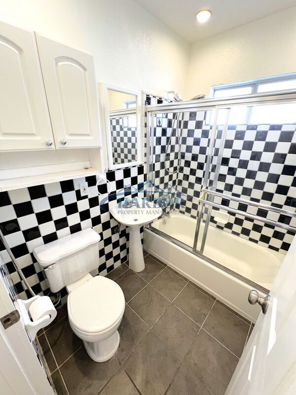 Building Photo - 5933 Dagwood Ave