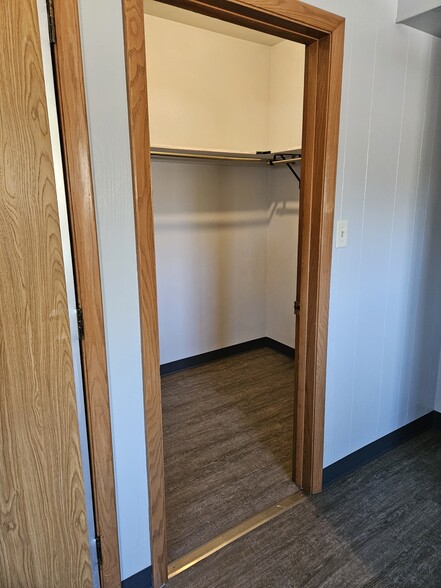 Closet - 1106 W Wisconsin Ave