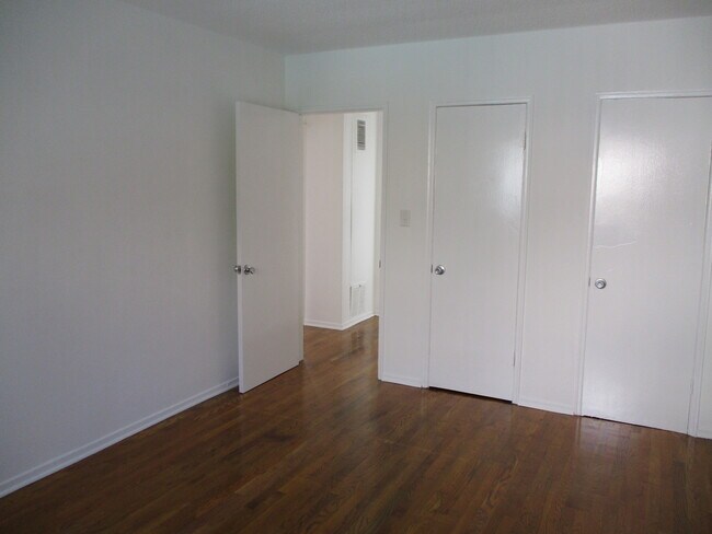 Building Photo - 1435 N Fairfax Ave