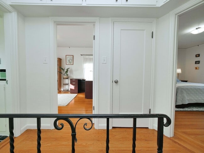 Building Photo - 1718 Le Roy Ave