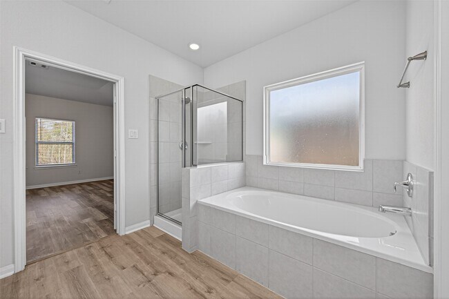 Building Photo - 15059 Meadow Glen N