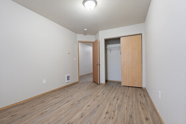 Building Photo - Beautiful 4bed/2.5bath - 1/2 OFF First months rent!