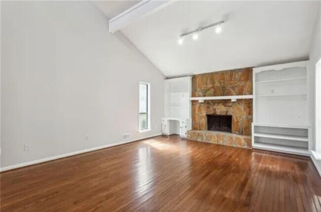 Building Photo - 9916 Scarlet Oak Dr