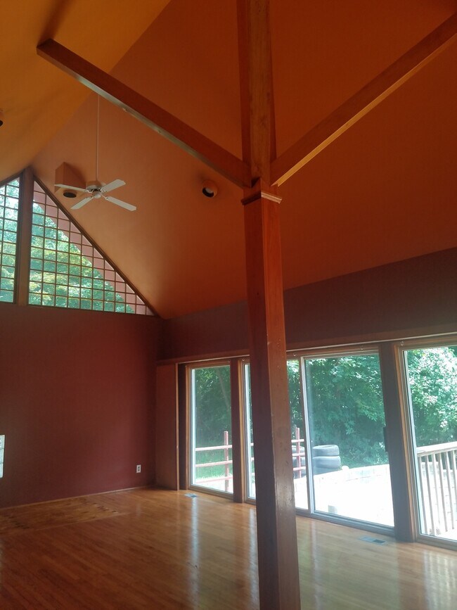 Building Photo - Single Family Home within walking distance to Quinnipiac