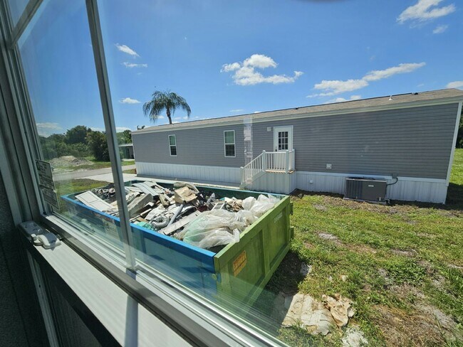 Building Photo - 601 Suwanee Dr