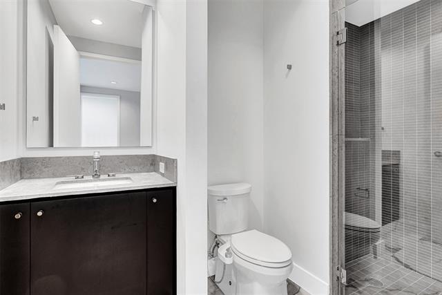 Building Photo - 2408 Victory Park Ln