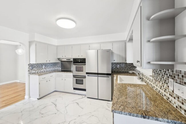 Building Photo - Updated 4-Bed 2-Bath SF Home with Lake Views & Great Entertaining Space in Monona