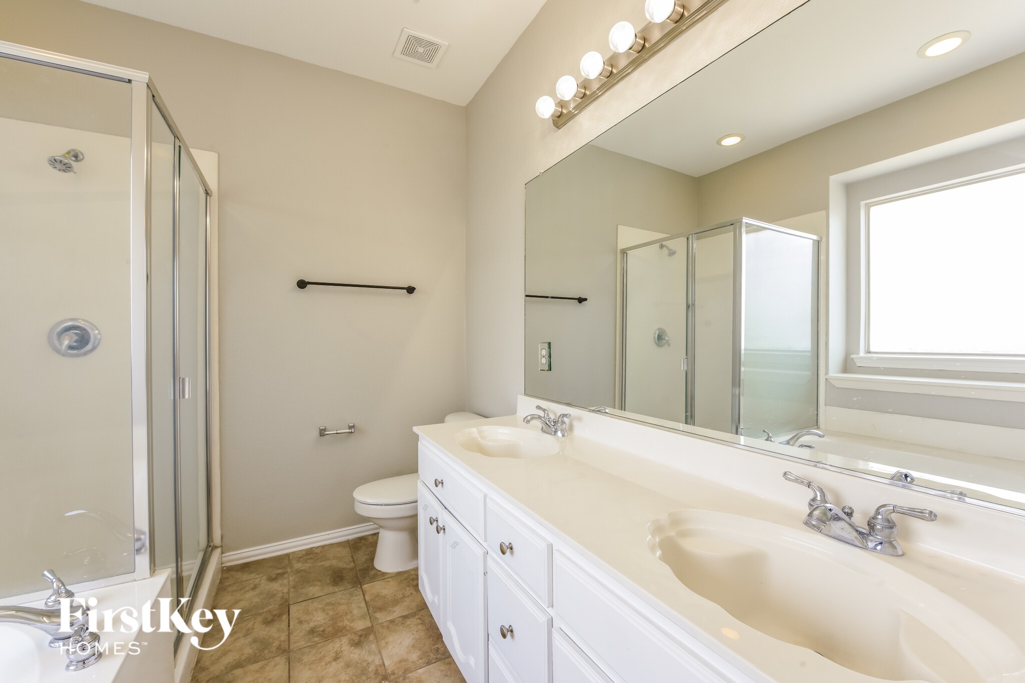 Building Photo - 10649 Fossil Hill Dr