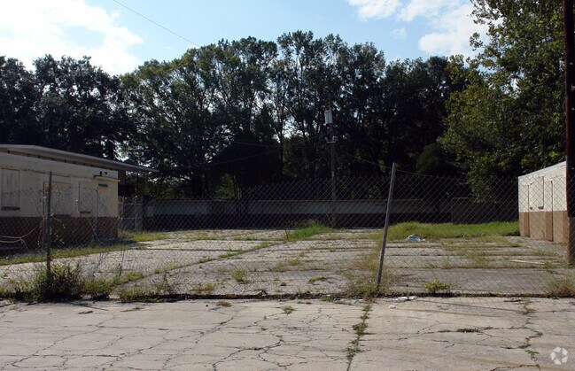 Building Photo - 2804 W 1st St