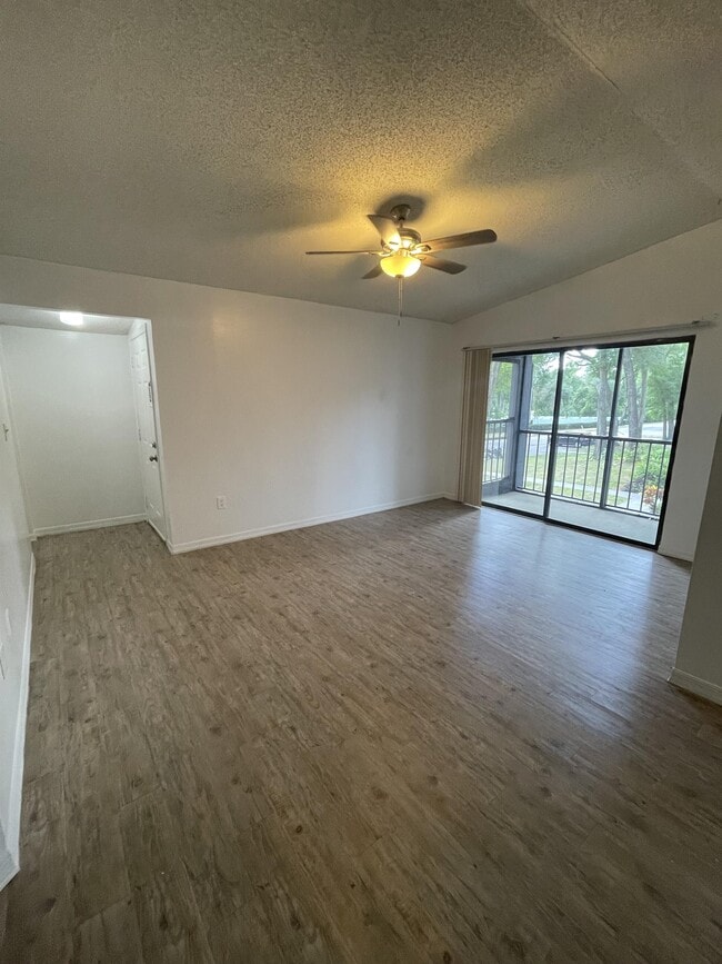 Building Photo - 202 Riverbend Dr