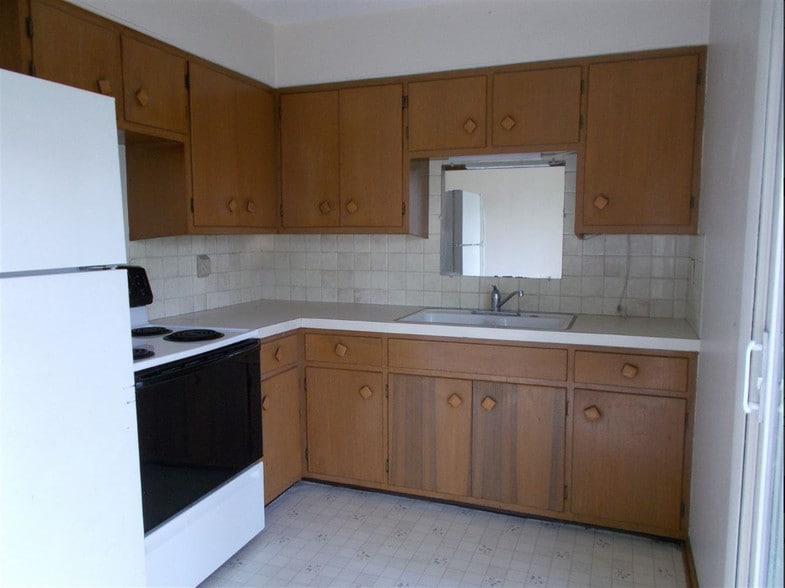 Kitchen - 4020 N Pine St