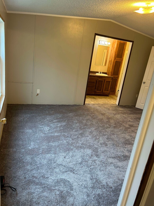 Building Photo - lot 28