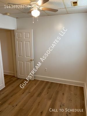 Building Photo - 4000 Oakford Ave