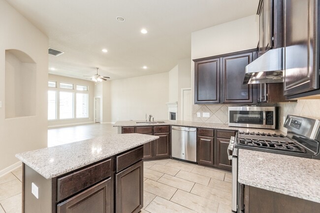 Building Photo - 23818 Hawthorn Dale Ct