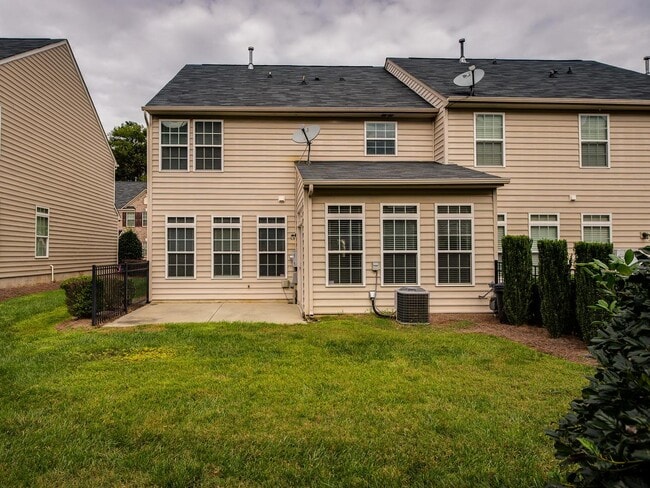 Building Photo - Great location off Archdale!