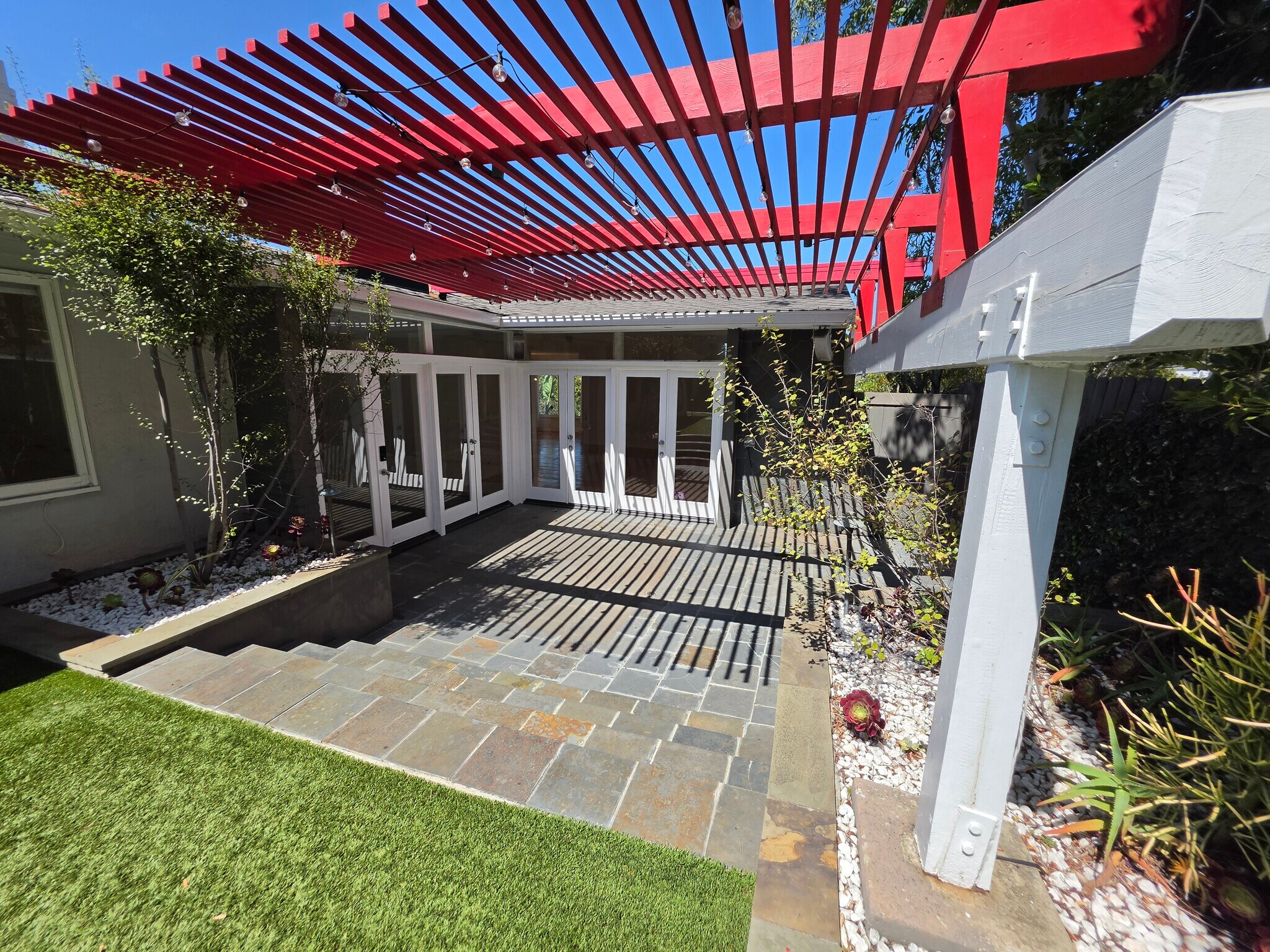 Building Photo - 310 S Thurston Ave