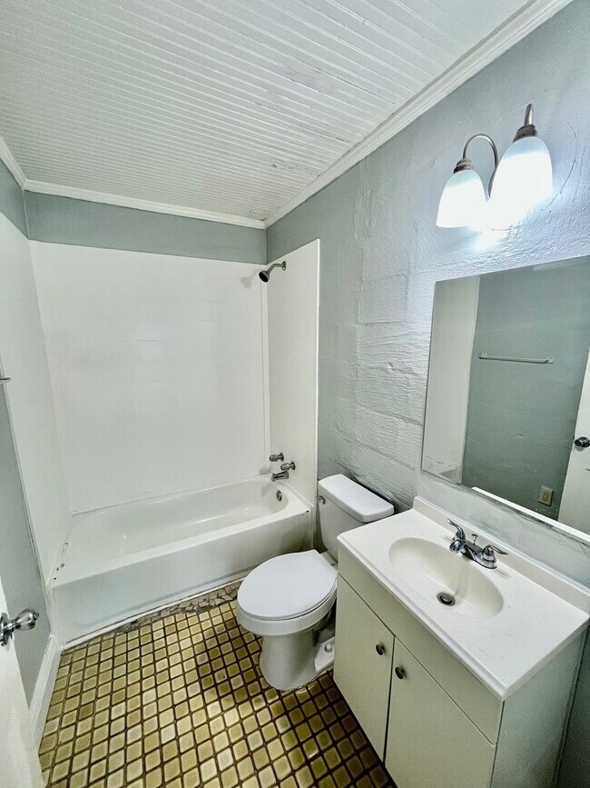 Building Photo - 516 Lowell St