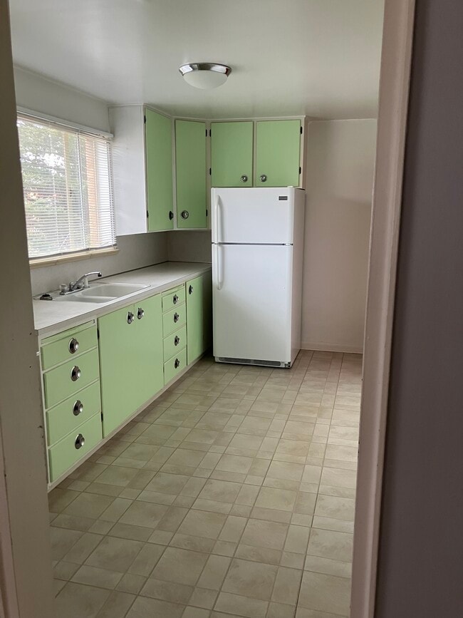 Building Photo - 1832 Fremont Ave