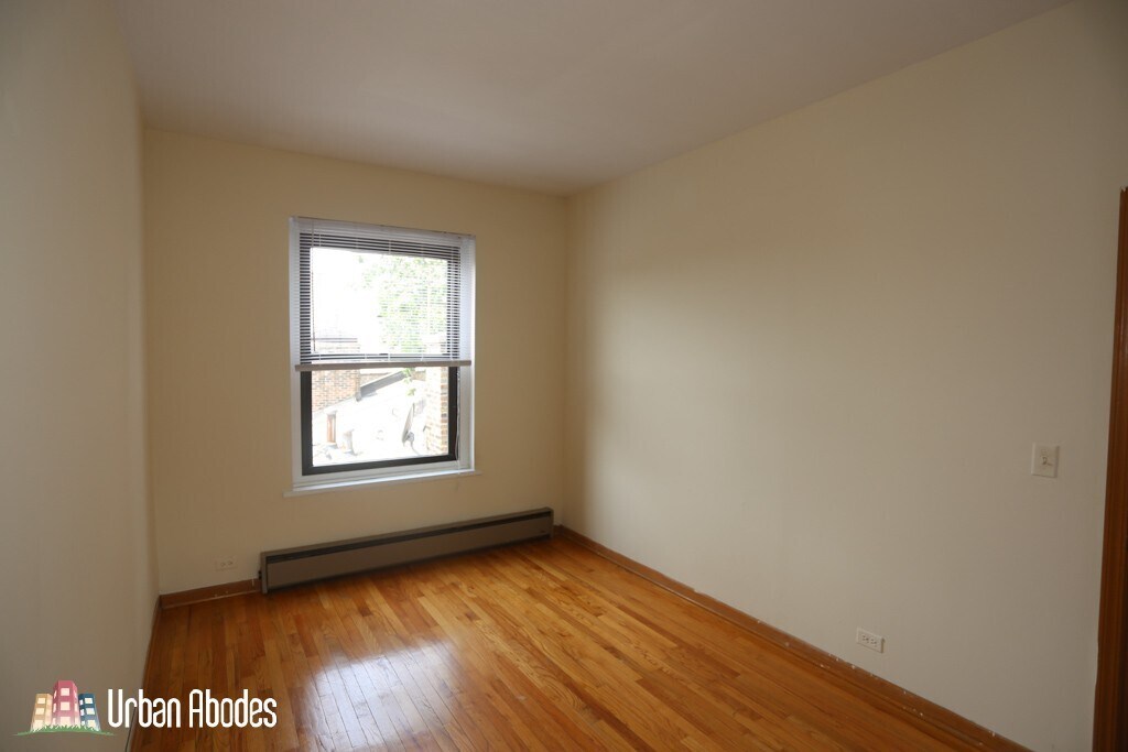 Building Photo - 645 W Barry Ave