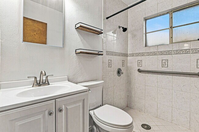 Building Photo - 7713 Veracruz Ave