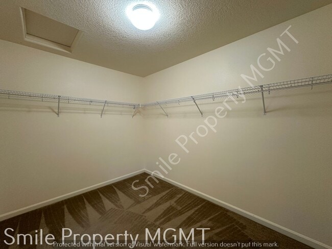 Building Photo - A beautiful 2-story single house in Clackamas.