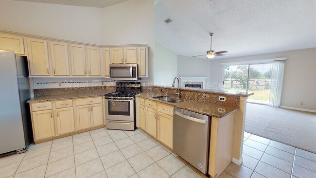 Building Photo - 2094 Forest Gate Dr W