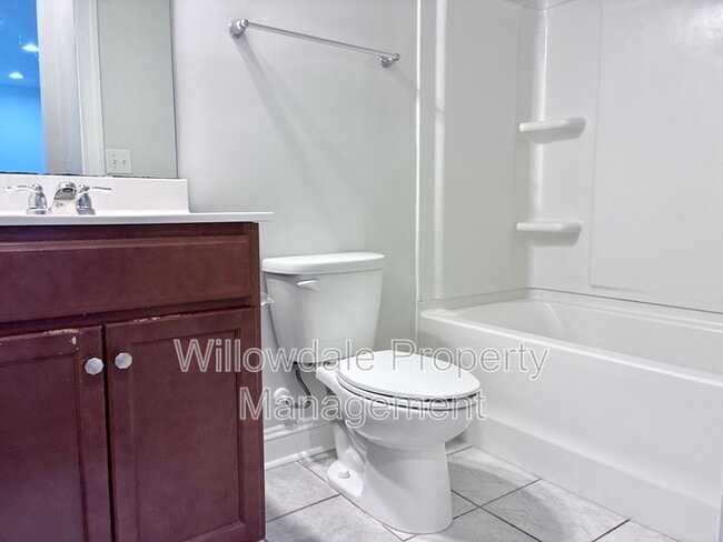 Building Photo - 1112 Lakebrink Dr