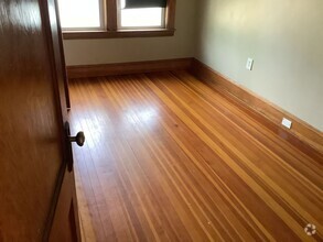 Building Photo - Beautifully maintained two-family house