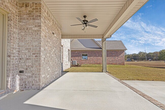 Building Photo - NEW Move in Ready Home!
