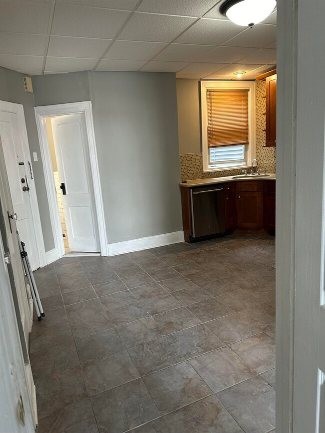 Building Photo - 81 Newman Ave