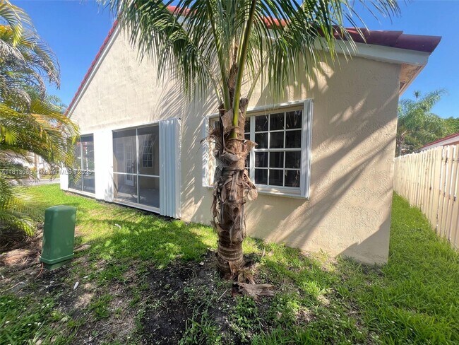 Building Photo - 435 Somerset Way
